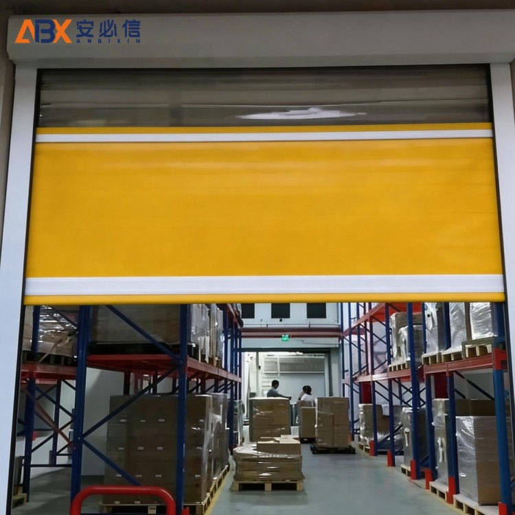 某新能源汽车使用工业提升门
